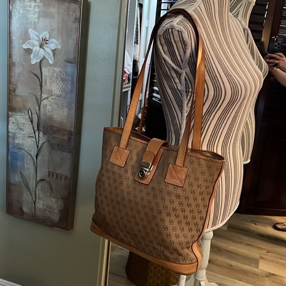 🛑 1 hour sale. Dooney & Bourke, Brown Leather & Canvas Tote Bag